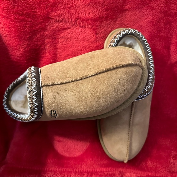 UGG shoes for sell. Never used because they didn’t fit me. - Picture 6 of 6